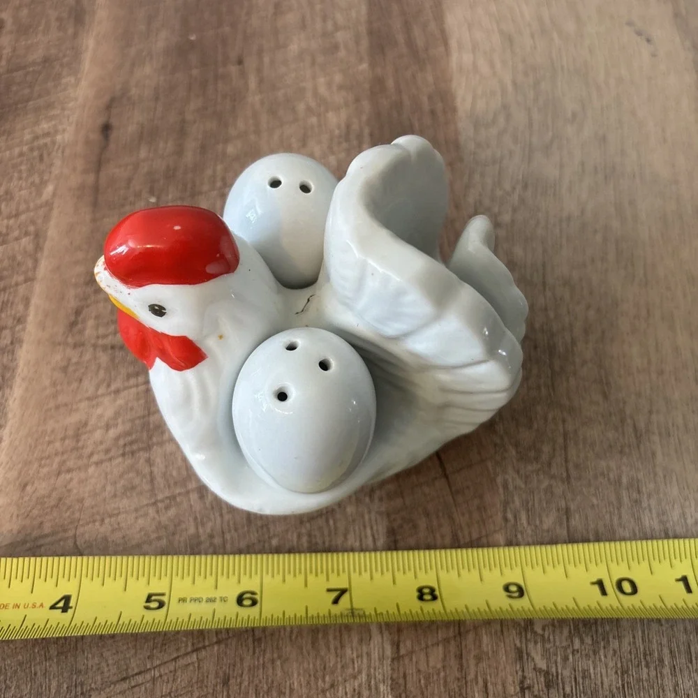 Vintage Stoneware CHICKEN HEN Salt Pepper Shakers Set Cottage Core Grandma Core